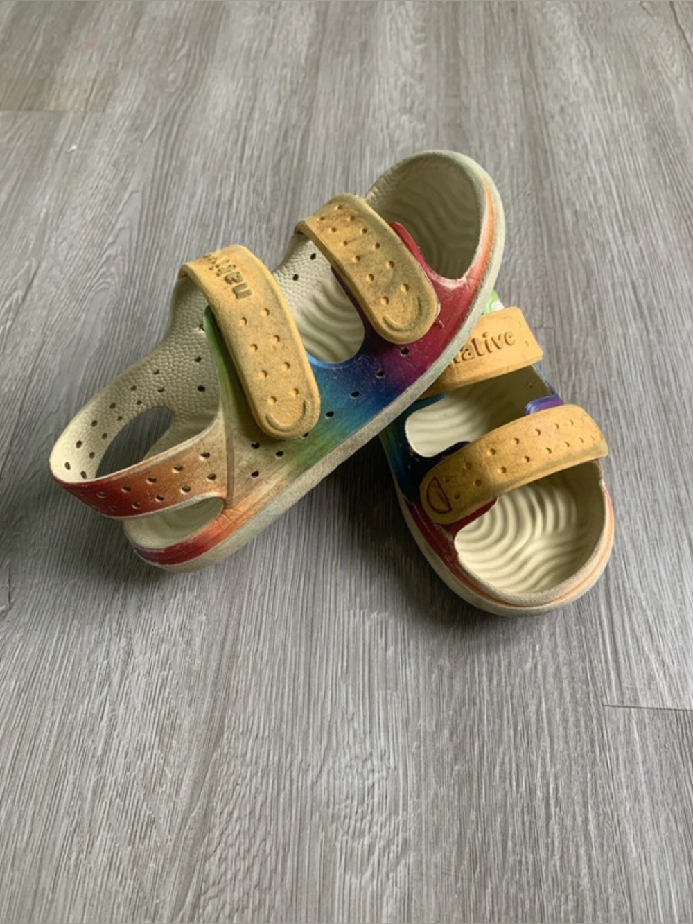 Native Kids' Multi-Color Rainbow Sandals with Adjustable Straps - Fair - C12